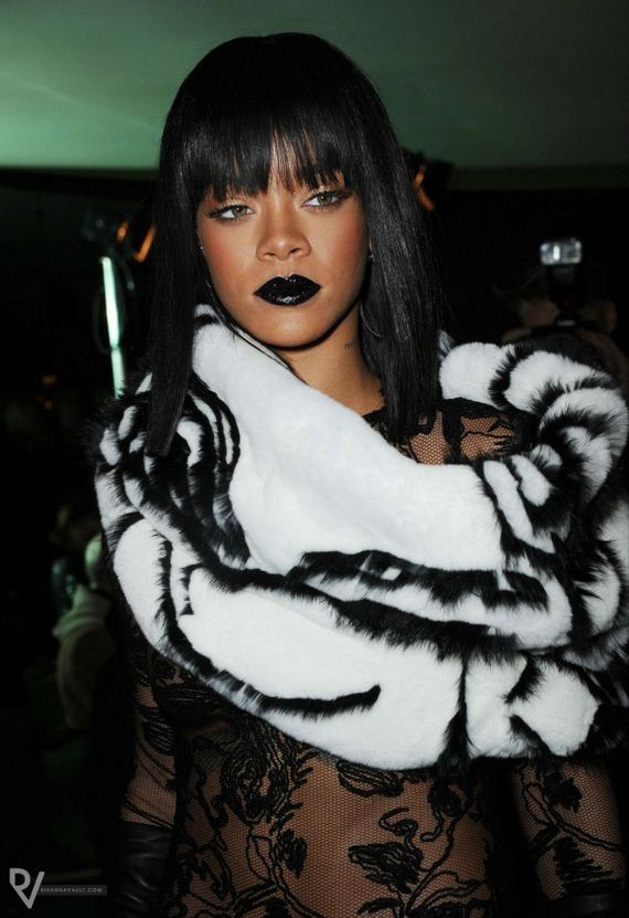 Rihanna -Jean-Paul-Gaultier-Fashion-Show